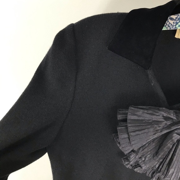 VALENTINO Vintage 80’s Cashmere Ruffle Bow Sweater - Picture 14 of 16